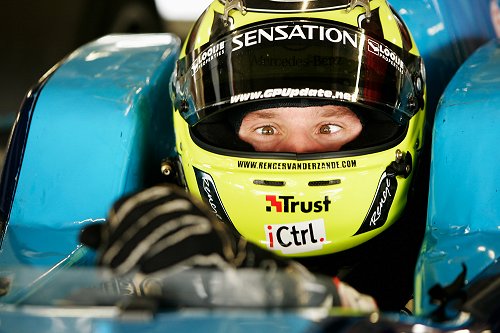 Renger van der Zande kijkt er scheel van